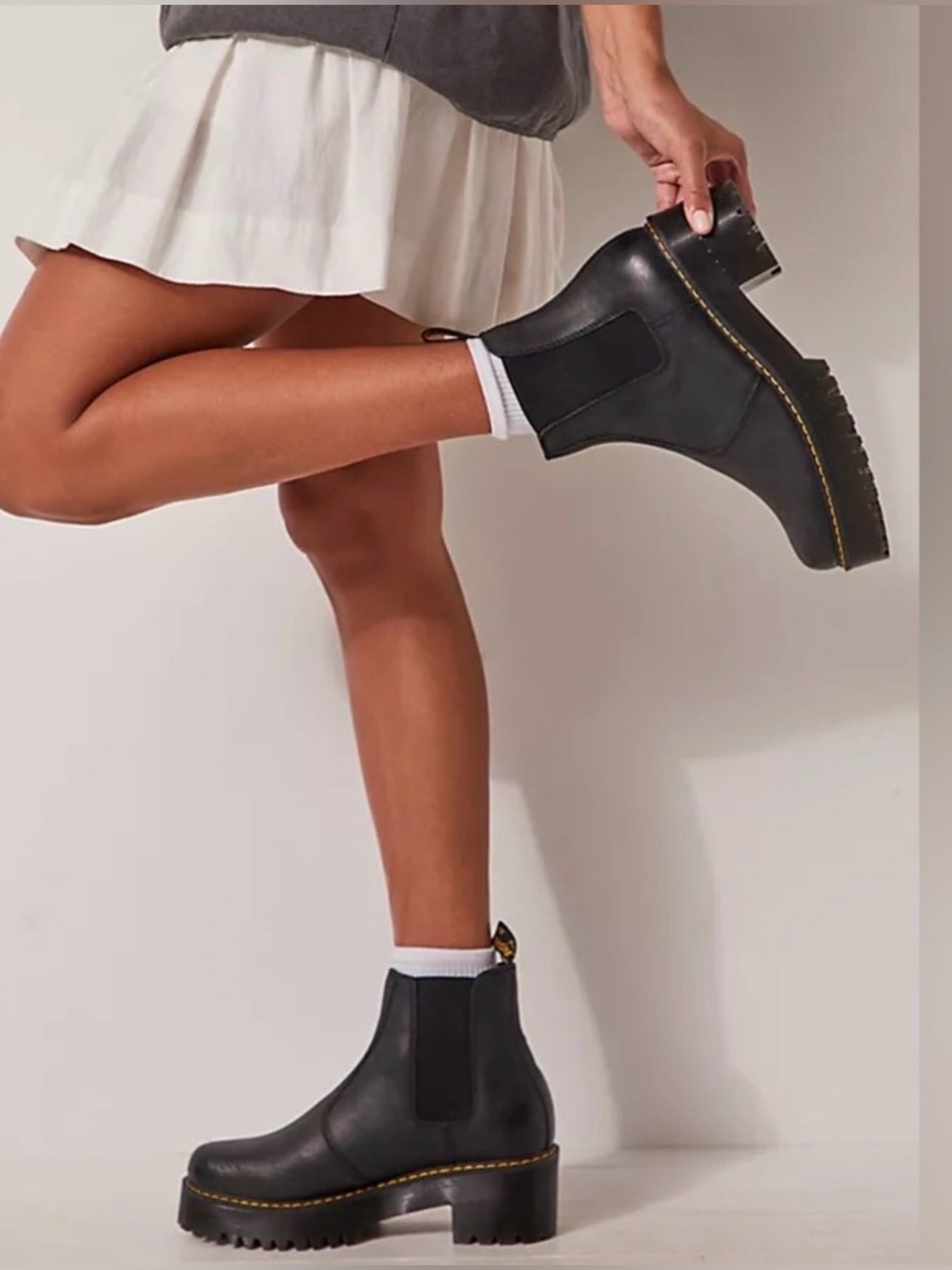 Dr. Martens Rometty Chelsea Boots Black Leather Platform NWOT Size 8